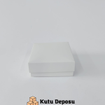 6x8x3 cm Tam Kapaklı Selefonlu Süngerli Takı Kutusu - Beyaz