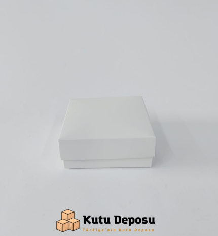 6x8x3 cm Tam Kapaklı Selefonlu Süngerli Takı Kutusu - Beyaz